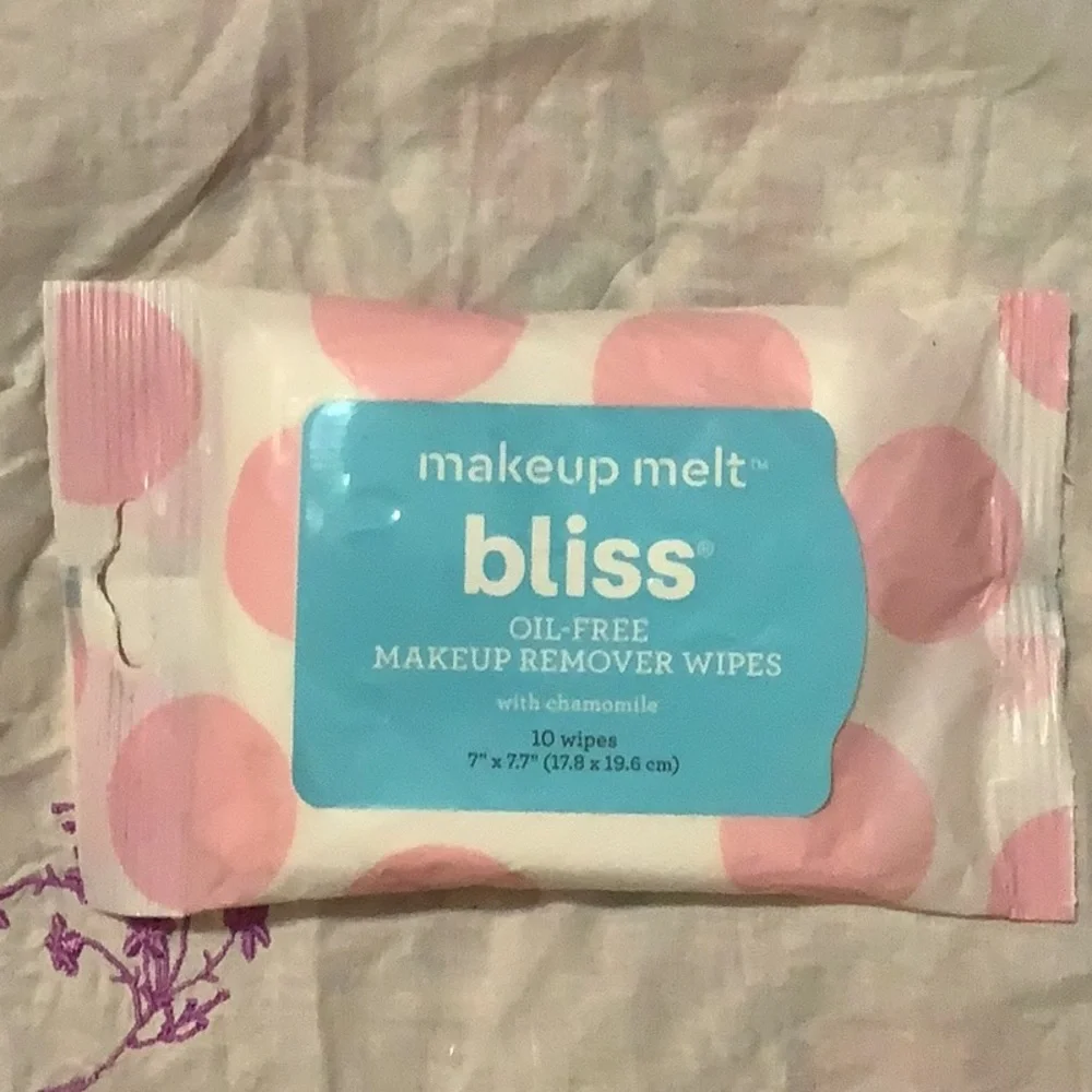 Refreshments Body and Hand lotions with Makeup wipes and cleansing face wipes - Picture 9 of 10